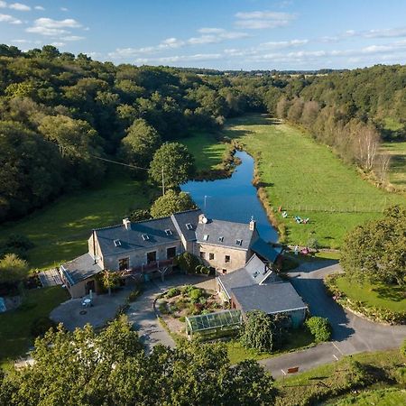Le Moulin Des Hirondelles Bed & Breakfast Pluvigner Exterior photo