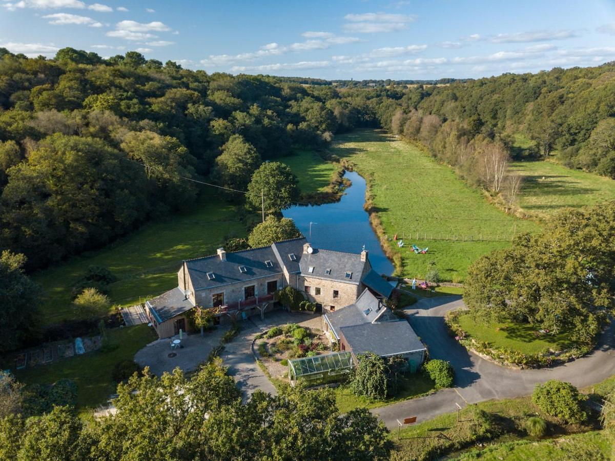 Le Moulin Des Hirondelles Bed & Breakfast Pluvigner Exterior photo